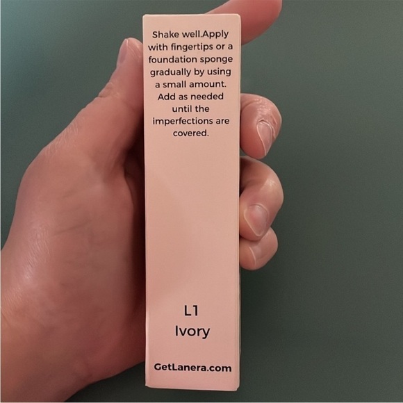 Lanera full coverage soft matte liquid foundation in ivory - Picture 3 of 7